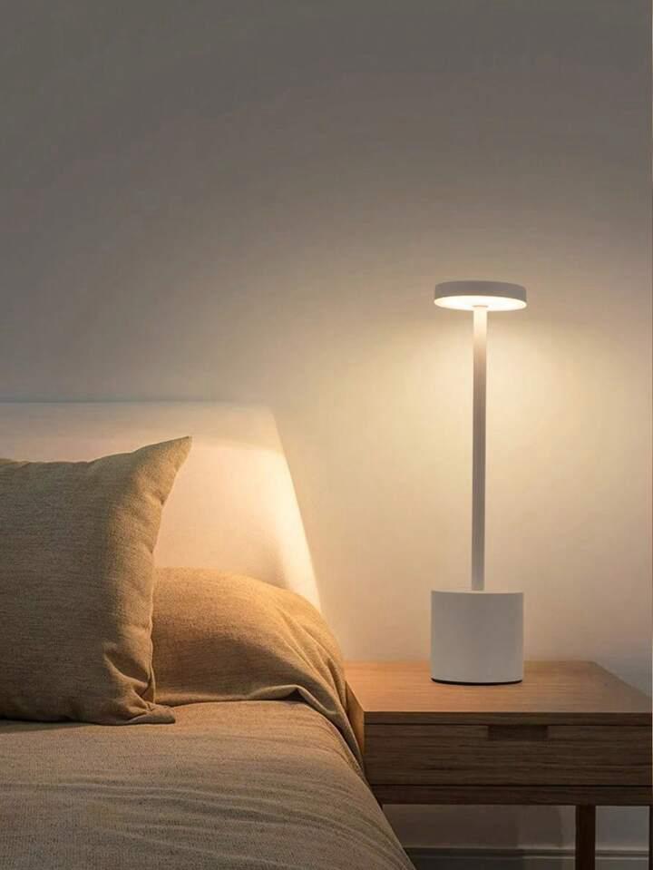 مصباح طاولة LED على الطراز الشمالي